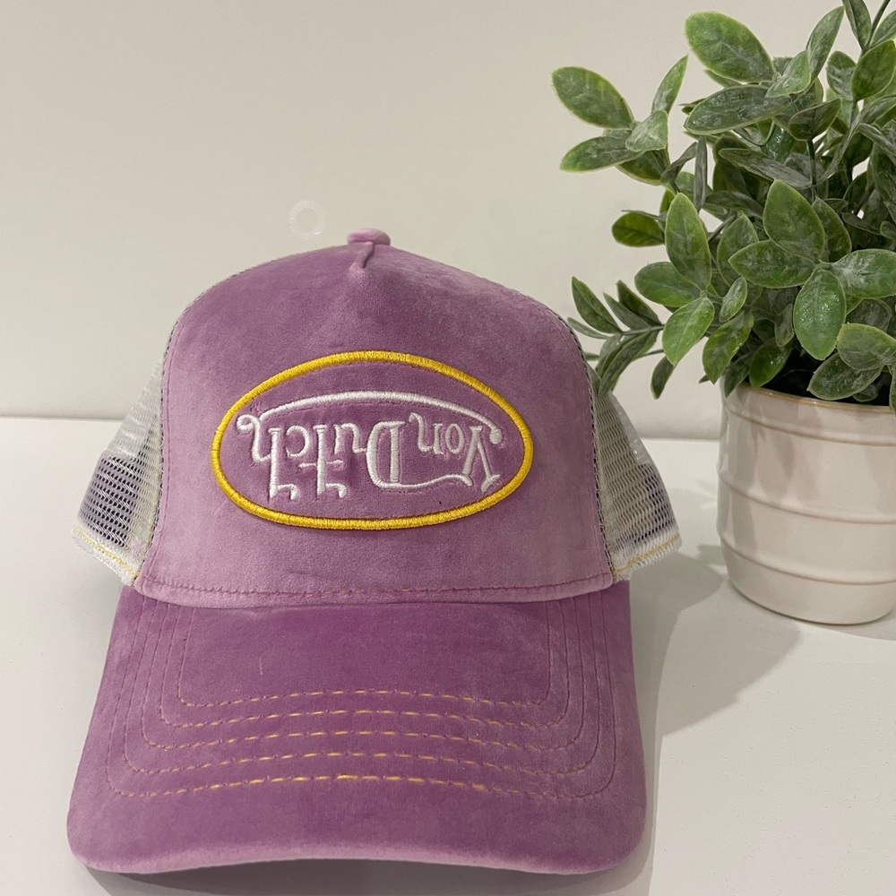 NWT Von Dutch trucker hat